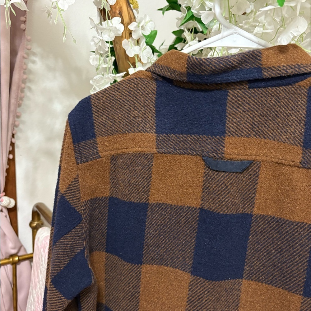 Fjallraven Men’s Brown and Navy Plaid Lightweight Shirt Jacket - Picture 10 of 11